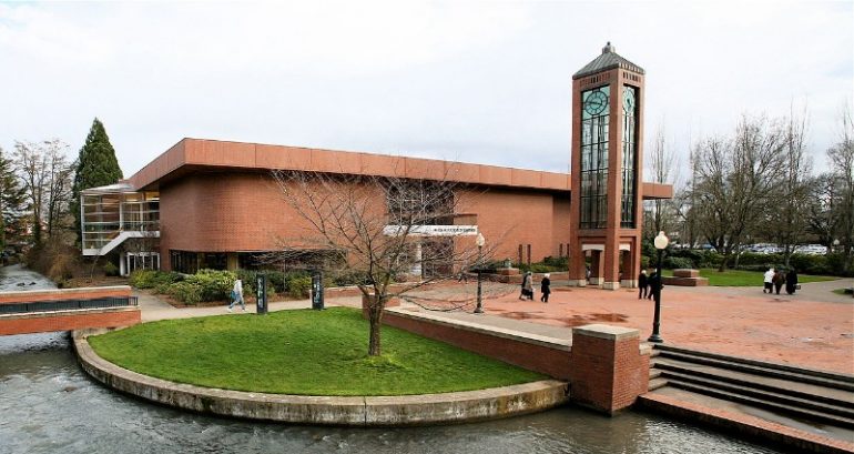College Student Kicked, Racially Abused by 2 Men in Oregon