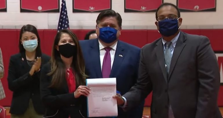 Illinois signs law that would make it first state to require Asian American history lessons