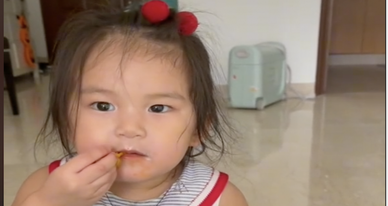 ‘Stubborn’ toddler casually eats spicy Samyang noodles just to prove her concerned mom wrong