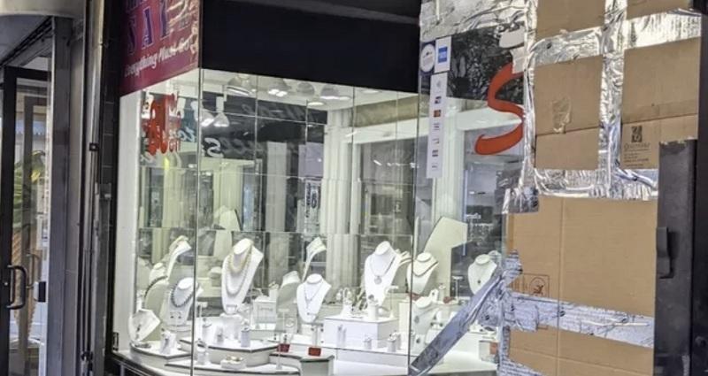 Decades-old Chinatown jewelry store faces closure after losing $250K in burglary