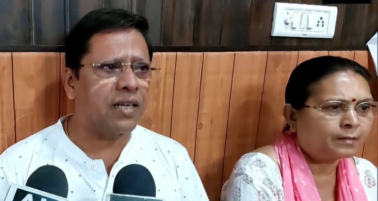 Indian parents sue their son demanding he either give them a grandchild or pay $675,000 compensation