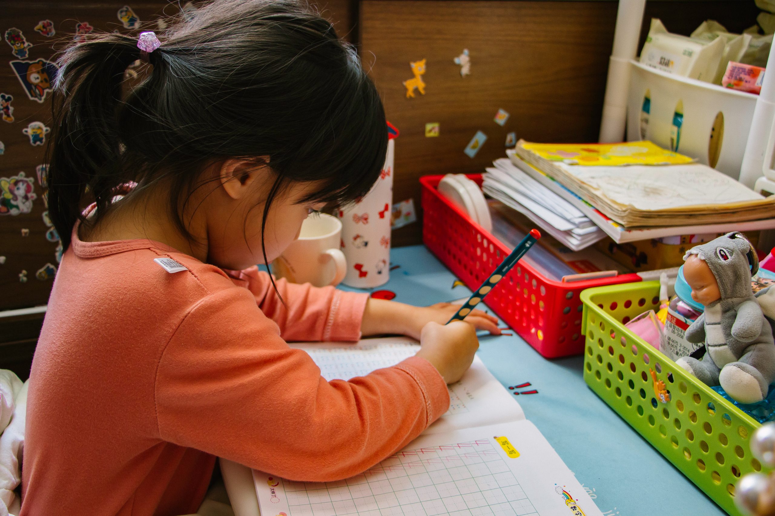 Taiwanese woman discovers her son’s kindergarten classmate is daughter of her husband and his mistress