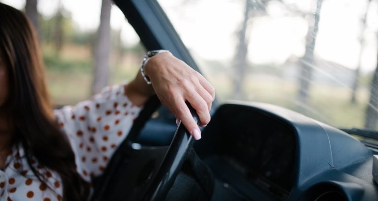 Melbourne Chinese-language driving school apologizes for ad calling female teachers ‘timid and weak’