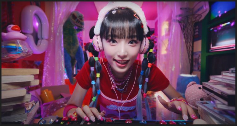 Move over, Apple — K-pop soloist Yena releases newest ‘Smartphone’ with sophomore EP