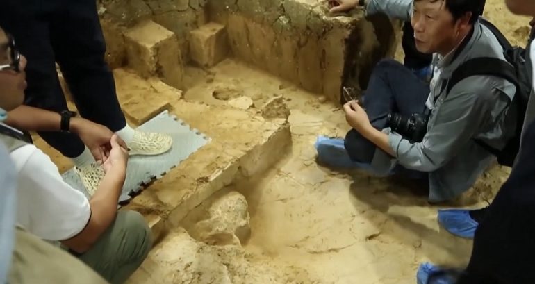 Chinese archaeologists excavate 1-million-year-old human skull