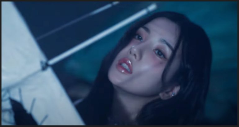 Former IZ*ONE member Kwon Eun-bi dives ‘Underwater’ in 3rd mini-album ‘Lethality’