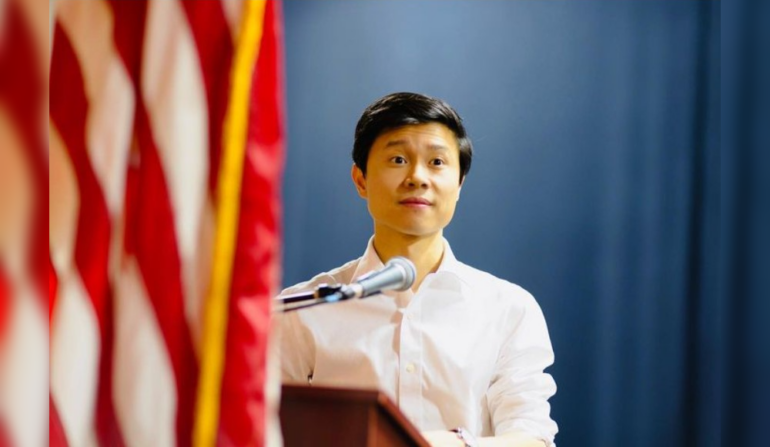 Hoan Huynh, first Vietnamese American elected to state office in Illinois history, is sworn in