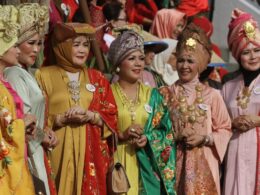 Hundreds of women wearing Indonesian traditional dress 'Kebaya' participated in the Kebaya fashion show at the Sarinah Pavilion, Jakarta, Indonesia on Saturday