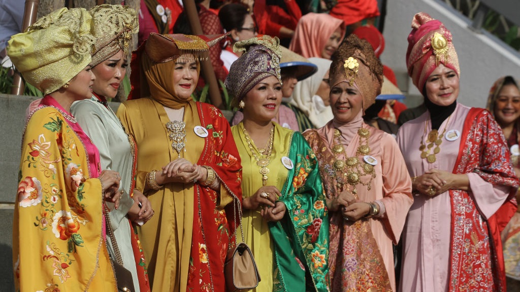 Traditional kebaya outlet