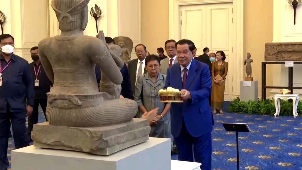 Daughter of the late ‘prolific dealer of stolen antiquities’ forfeits $12 million as NYC case ends