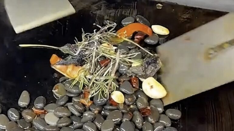 Stir-fried rocks sold in China fascinates netizens