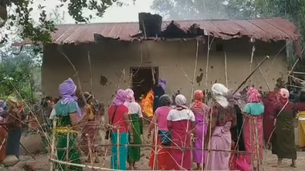 Enraged women burn down houses of alleged sexual abusers in India - Vimarsana News