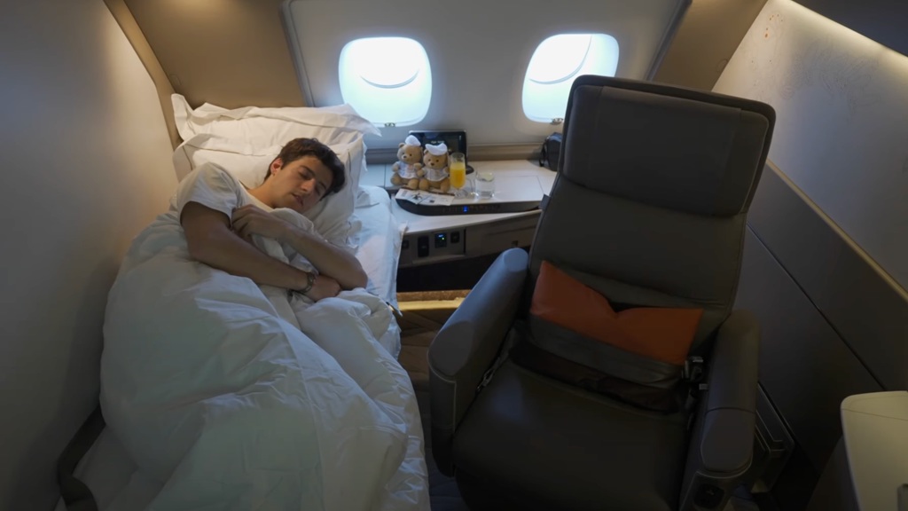 YouTuber 'earns' trip in Singapore Airlines first class suite by flying ...