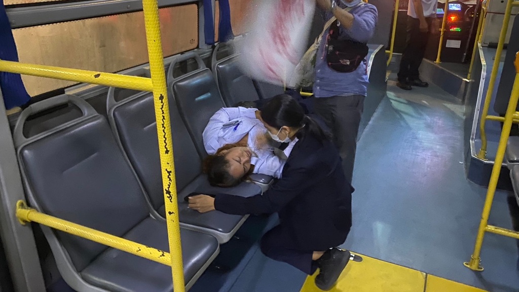 Thai bus driver faints from durian allergies