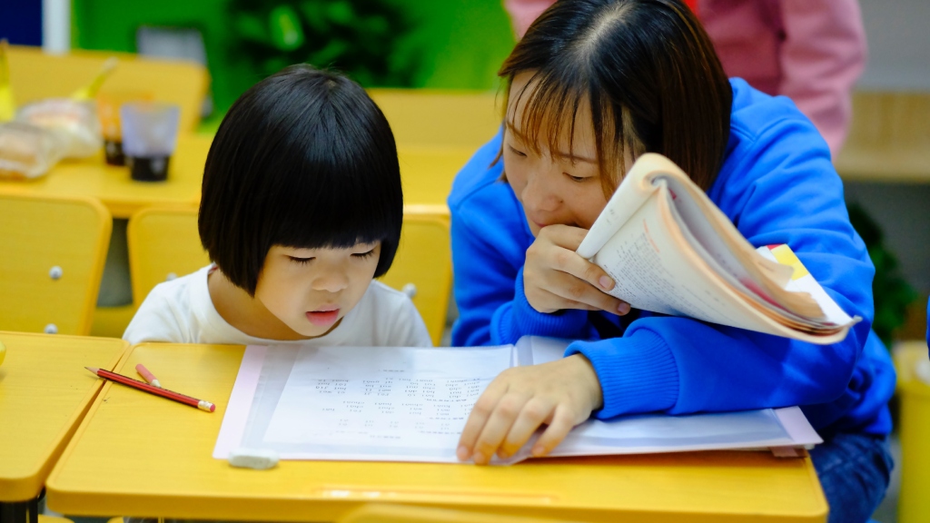 Chinese children significantly outperform their white British peers across education, career: report