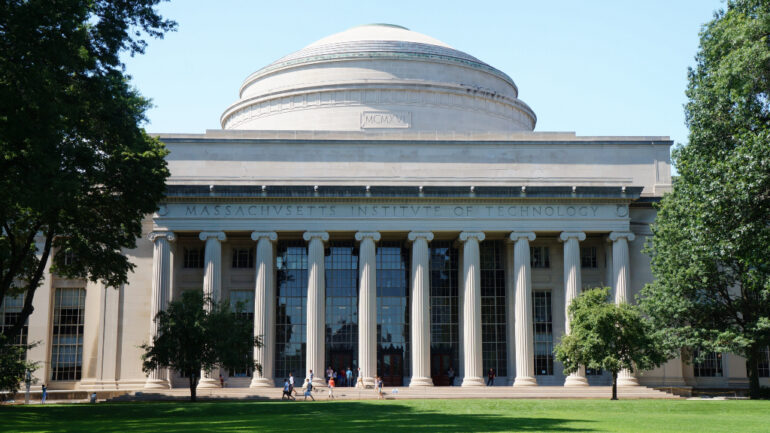 MIT develops cheap solar-powered device that turns seawater into drinking water