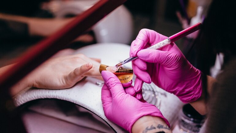 New research highlights daily health challenges for nail, beauty salon workers