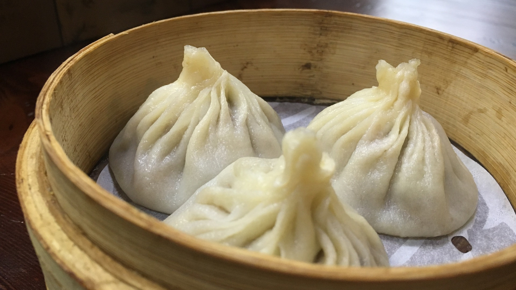 Woman arrested for robbing Asian restaurant, choking staff in New York