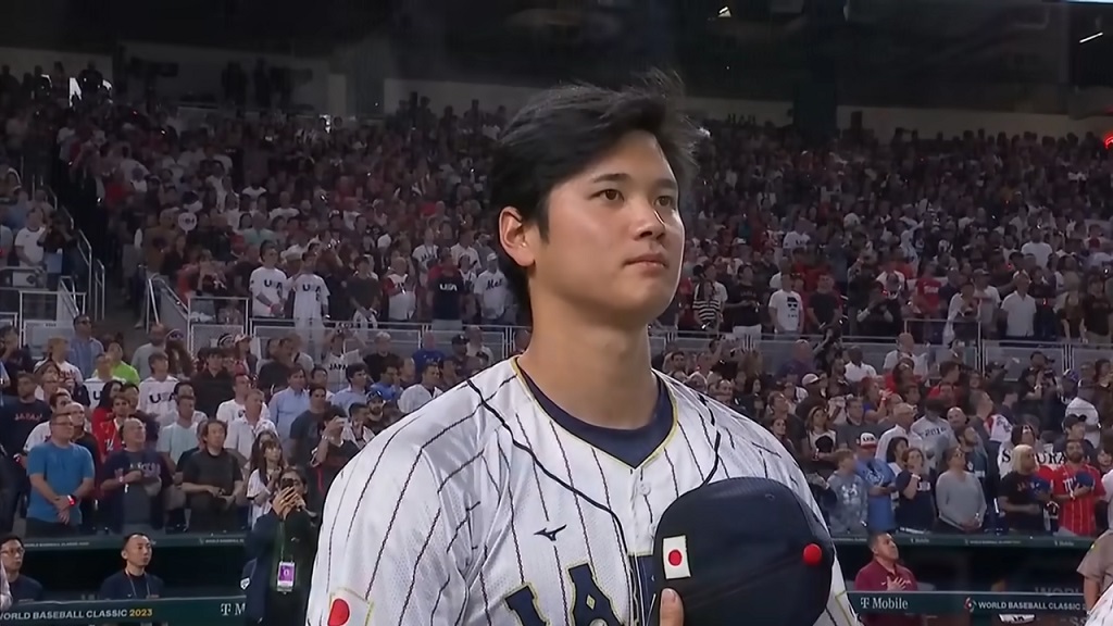Shohei Ohtani to donate 60,000 baseball gloves to elementary schools in Japan