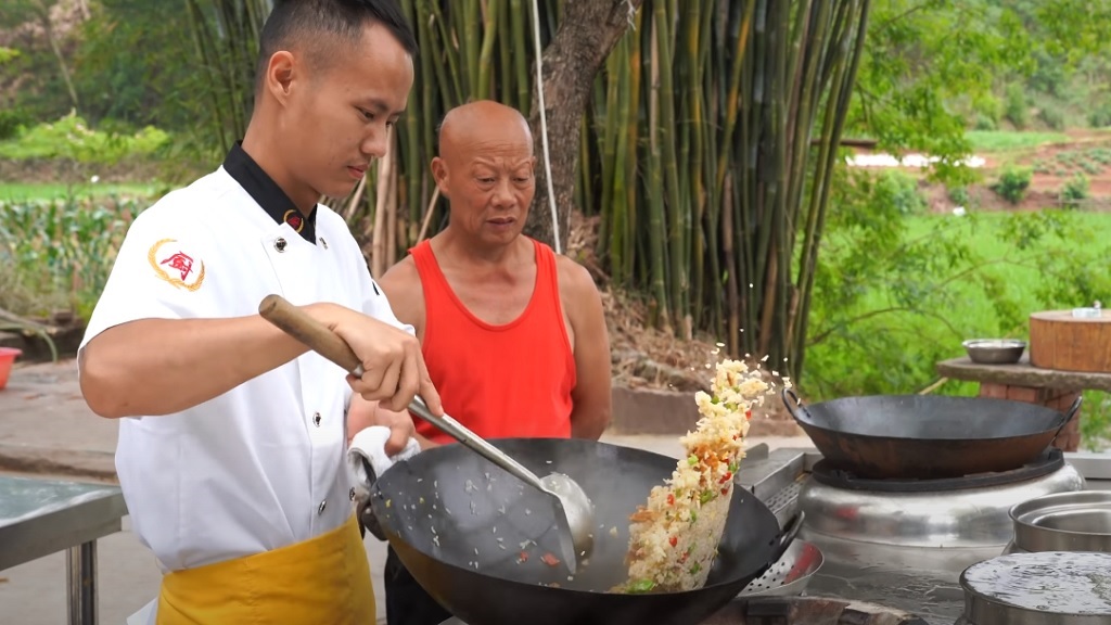 Chinese Celebrity Chef Sparks Nationalistic Uproar Over Egg Fried Rice Chinese Celebrity Chef Sparks Nationalistic Uproar Over Egg Fried Rice