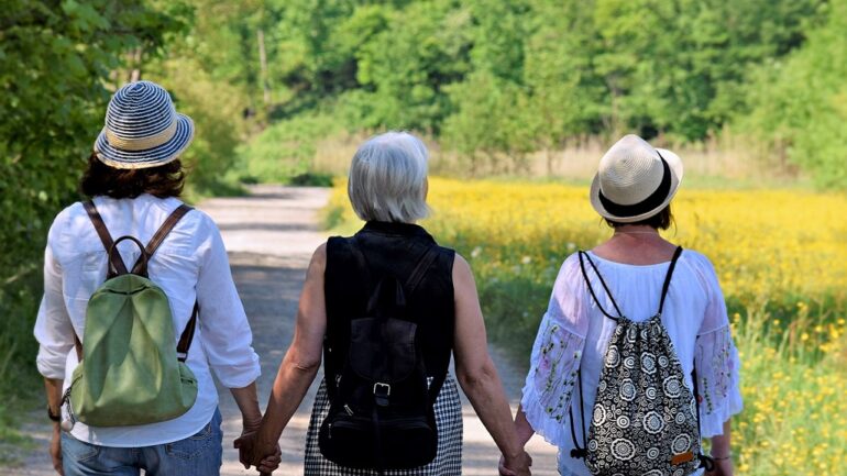 Why US women now outlive men by nearly 6 years: study