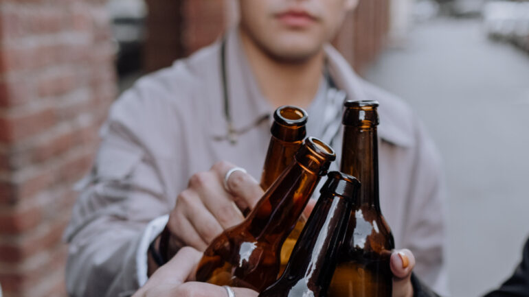 Study finds shared genetic basis for problematic drinking