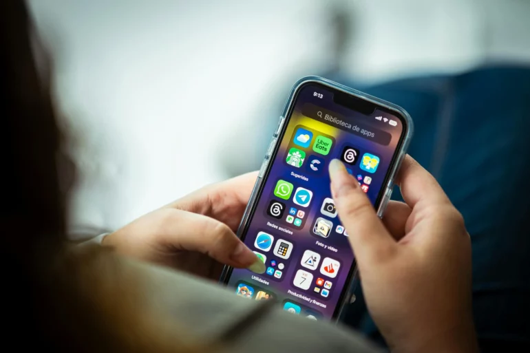 Too much internet may hurt teens’ brains
