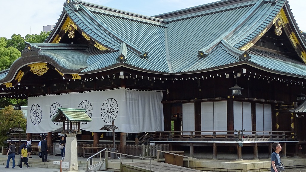 Japanese police obtain arrest warrant for Chinese teen accused of defacing controversial Tokyo shrine