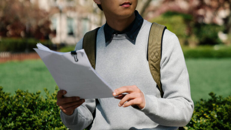 Philosophy student with full scholarship sent back to China despite valid visa