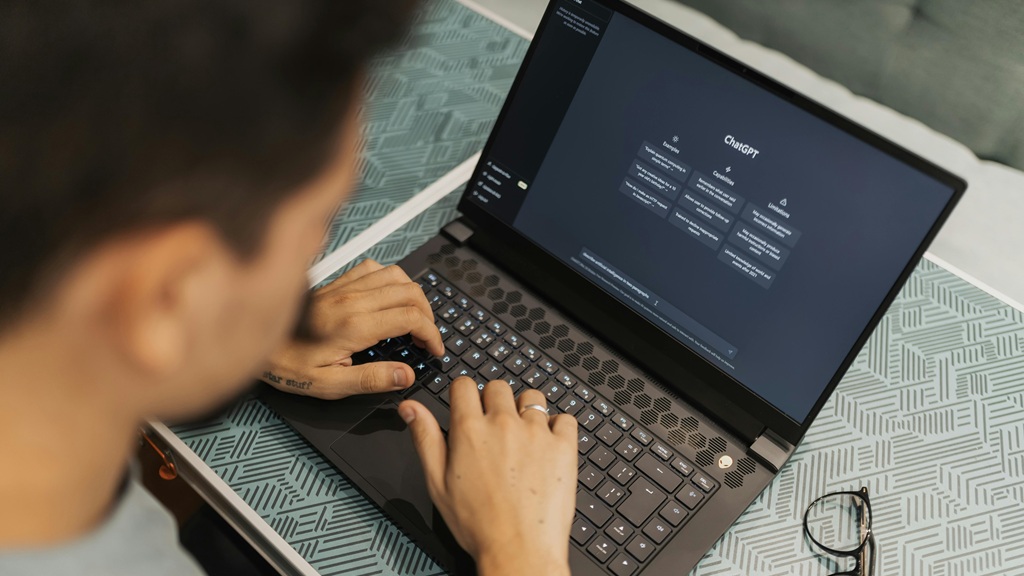 AI-written articles surpass human output online for the 1st time, study finds