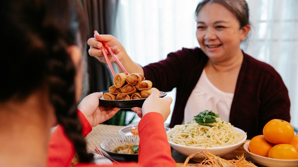 Eating alone linked to higher frailty risks among older adults, global review finds