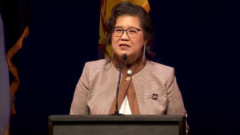 Kaohly Her sworn in as St. Paul’s 1st woman and Asian American mayor