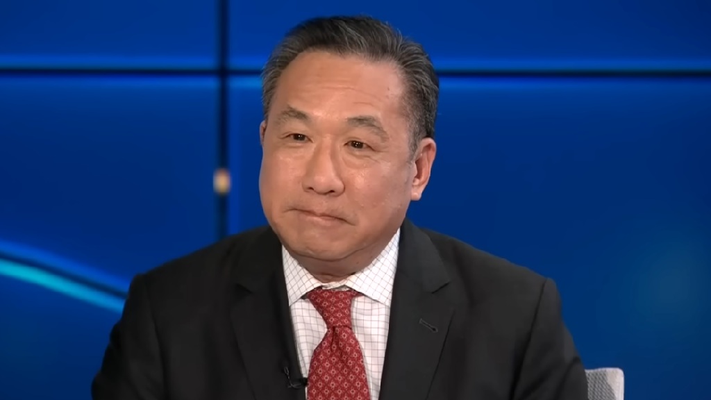 John Yang anchors final ‘PBS News Weekend’ after federal funding cuts